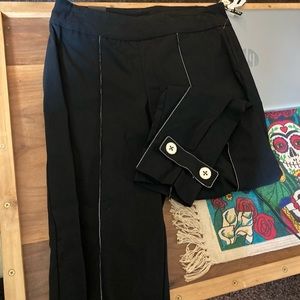 Thin Her black pants in size 8